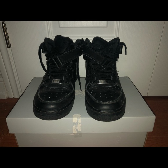 Air Force 1 Mid (GS) - Picture 2 of 4